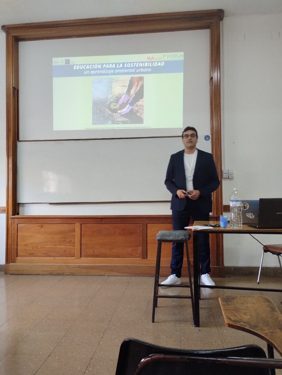 Edificio moderno con certificación LEED